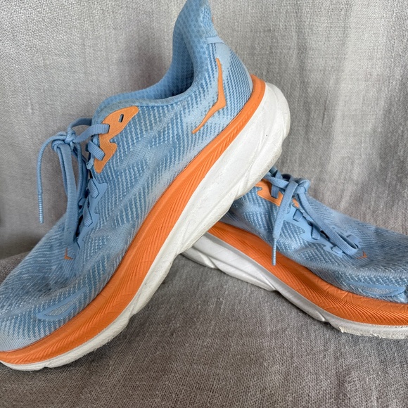 HOKA - Picture 1 of 6